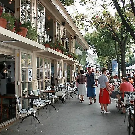 красивая в центре одессы с балконом * Odessa