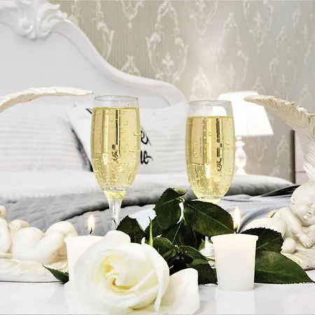 Apartment стильная в центре одессы с балконом