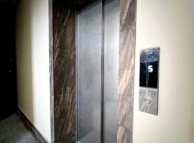 красивая в центре одессы с балконом *