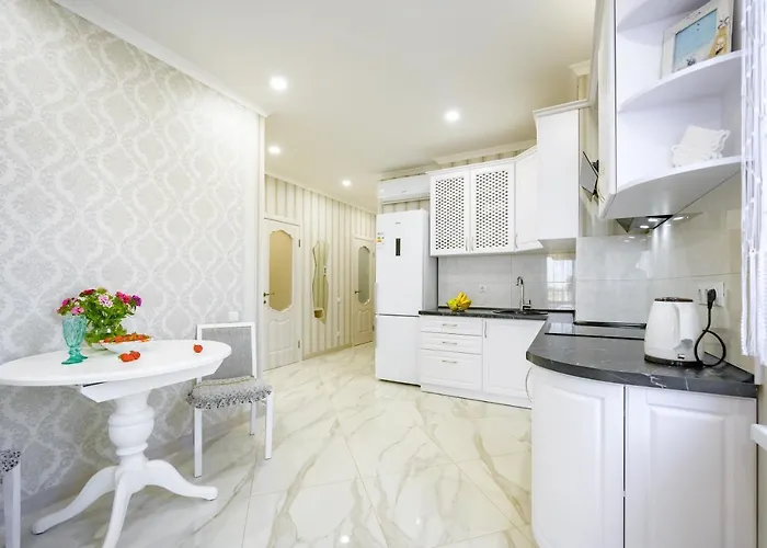 красивая в центре одессы с балконом