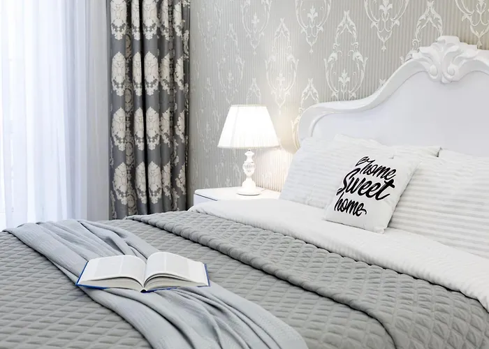 公寓 красивая в центре одессы с балконом