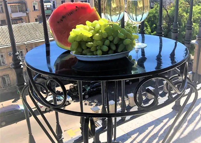 красивая в центре одессы с балконом Appartement Odessa