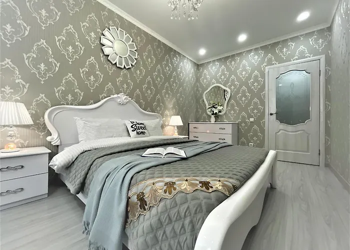 красивая в центре одессы с балконом * 敖德萨