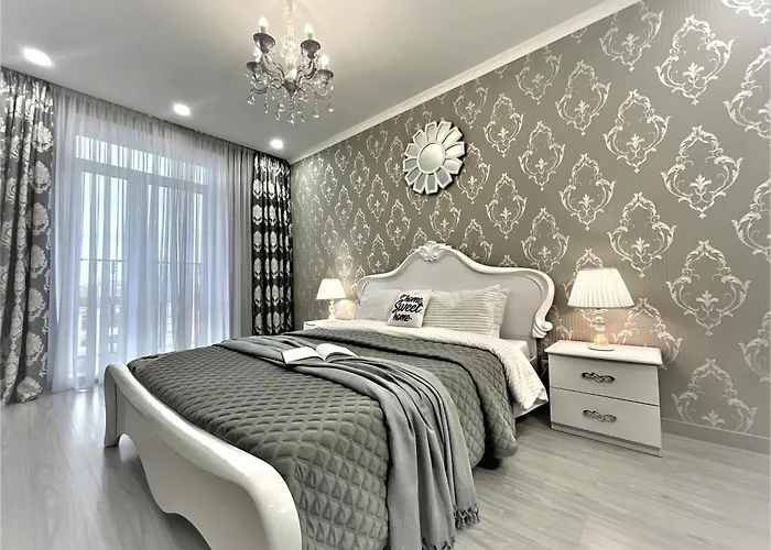 красивая в центре одессы с балконом