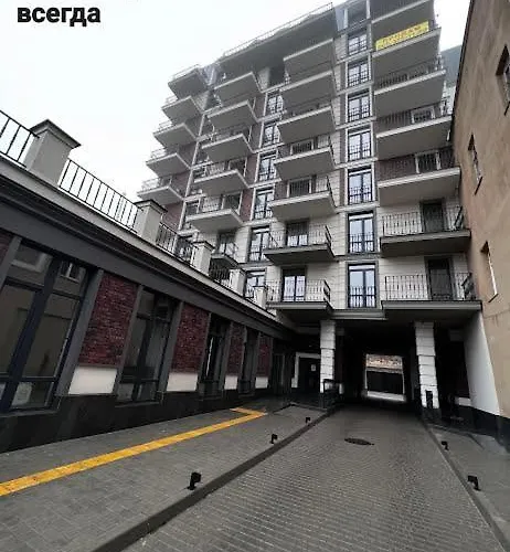 красивая в центре одессы с балконом * 敖德萨