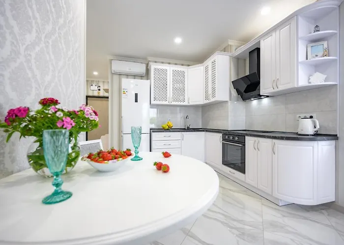 Apartment красивая в центре одессы с балконом *