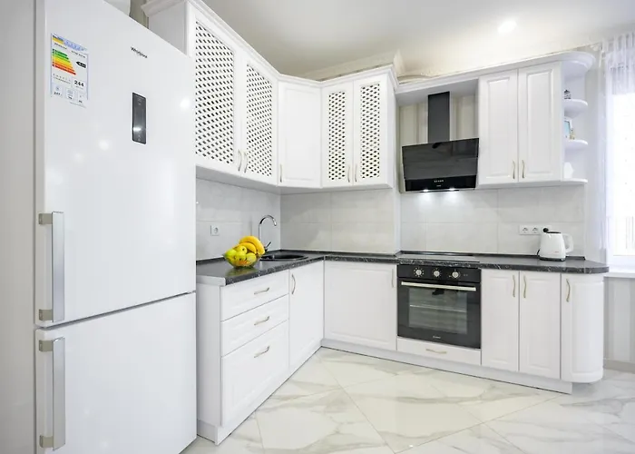 красивая в центре одессы с балконом